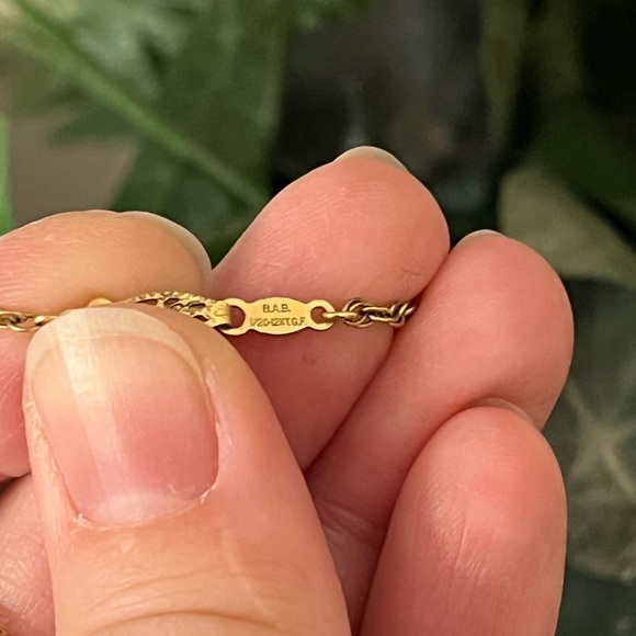 Rebecca at the Well Gold Filled Carved Shell Cameo - Picture 6 of 14